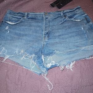 Distressed jean short